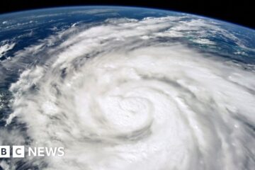 AI could predict hurricane landfall sooner - report