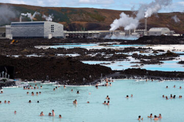 Blue Lagoon in Iceland Temporarily Closes After Thousands of Earthquakes