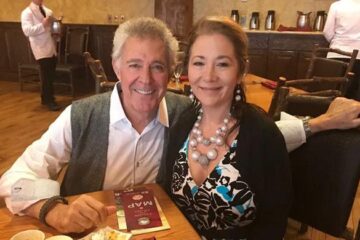 'Dancing With the Stars' star Barry Williams treats wife like 'Disney princess'