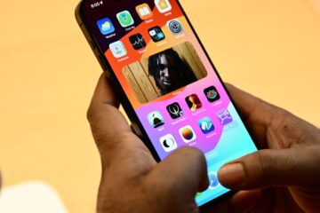 Don’t Be Afraid of the iPhone’s NameDrop Feature, Experts Say