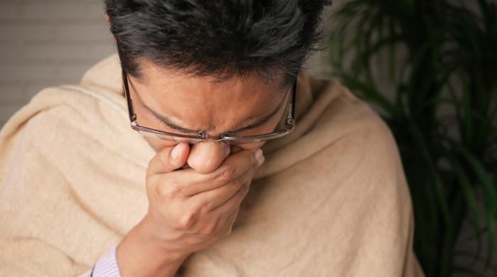 How to stop sneezing? Here are five ways to do it