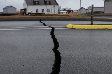 Icelandic Town Evacuated as Earthquakes Portend Volcanic Eruption