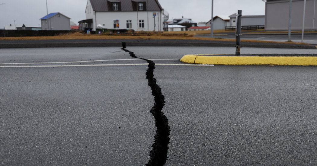 Icelandic Town Evacuated as Earthquakes Portend Volcanic Eruption