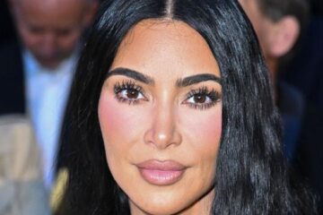 Kim Kardashian reveals how her ‘dead father’ reaches out to her