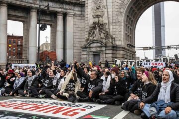 Pro-Cease-fire Activists Shut Down Manhattan Bridge for Hours