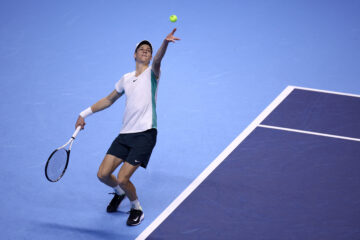 Sinner edges Djokovic to close in on ATP Finals | The Express Tribune