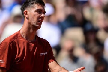 Tennis star turns the air blue in heated exchange with umpire over a toilet break | CNN