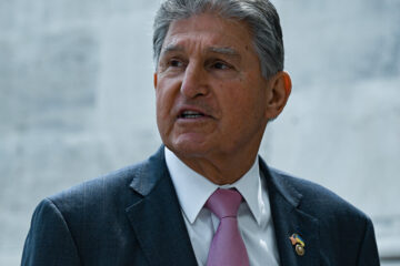 What’s Worse for the Climate: Joe Manchin or No Manchin?