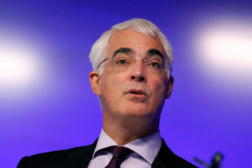 Alistair Darling, Guiding Hand in Britain’s Financial Crisis, Dies at 70
