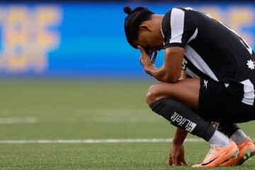 Botafogo squander Brazilian title after 10-game horror run