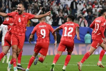 palestine s players salute the crowd after holding uae to 1 1 in qatar 2023 afc asian cup group c football match on friday photo afp