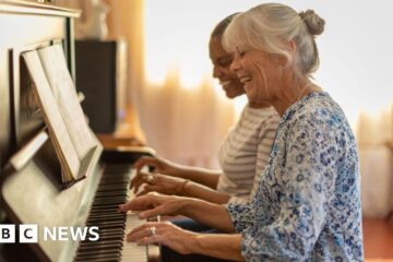 Playing a musical instrument good for brain health in later life - study