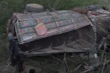 17 killed, over 30 injured as truck en route to Shah Noorani shrine falls into ditch