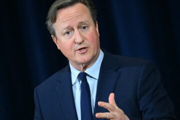 Cameron, on U.S. Trip, Takes a Risk and Meets With Trump