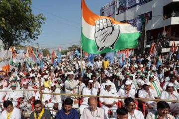 India election: Congress's Gandhis, trailing Modi, battle for political survival